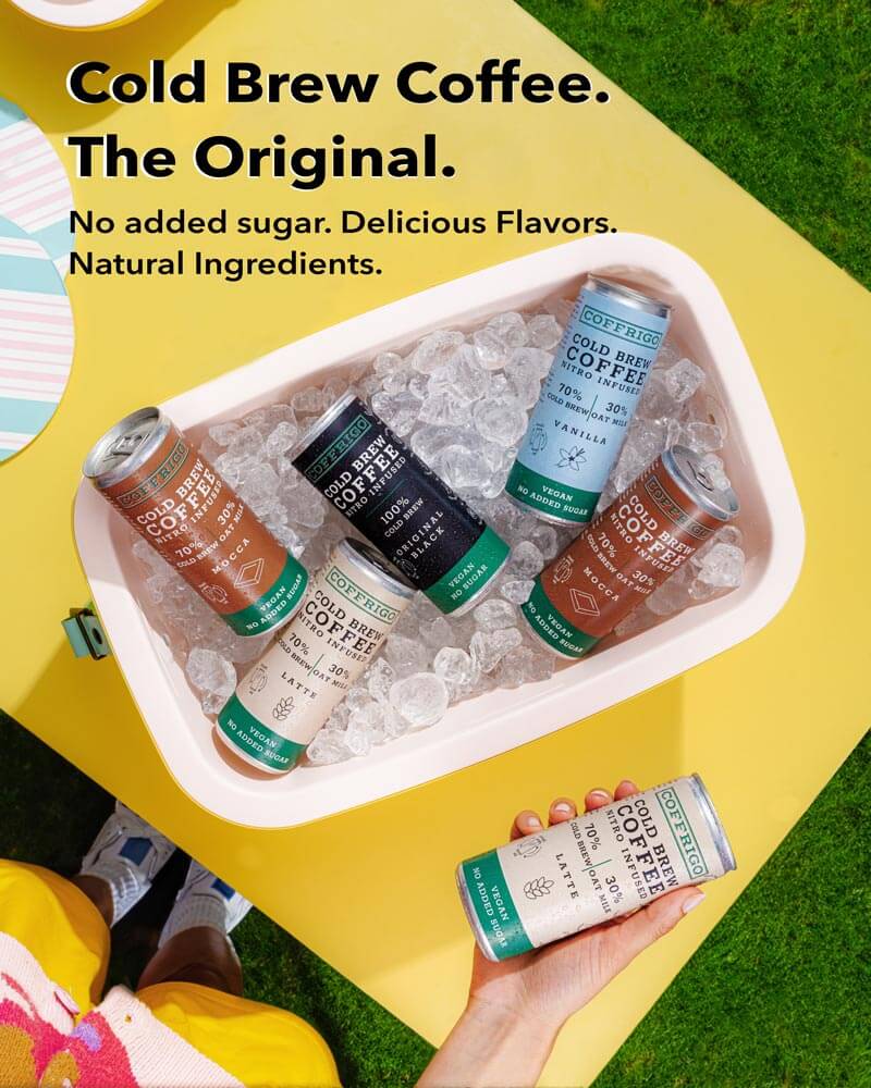 Cold Brew Kaffee in Dosen auf Eis in einem Kühler - 4 verschiedene Sorten ohne Zuckerzusatz