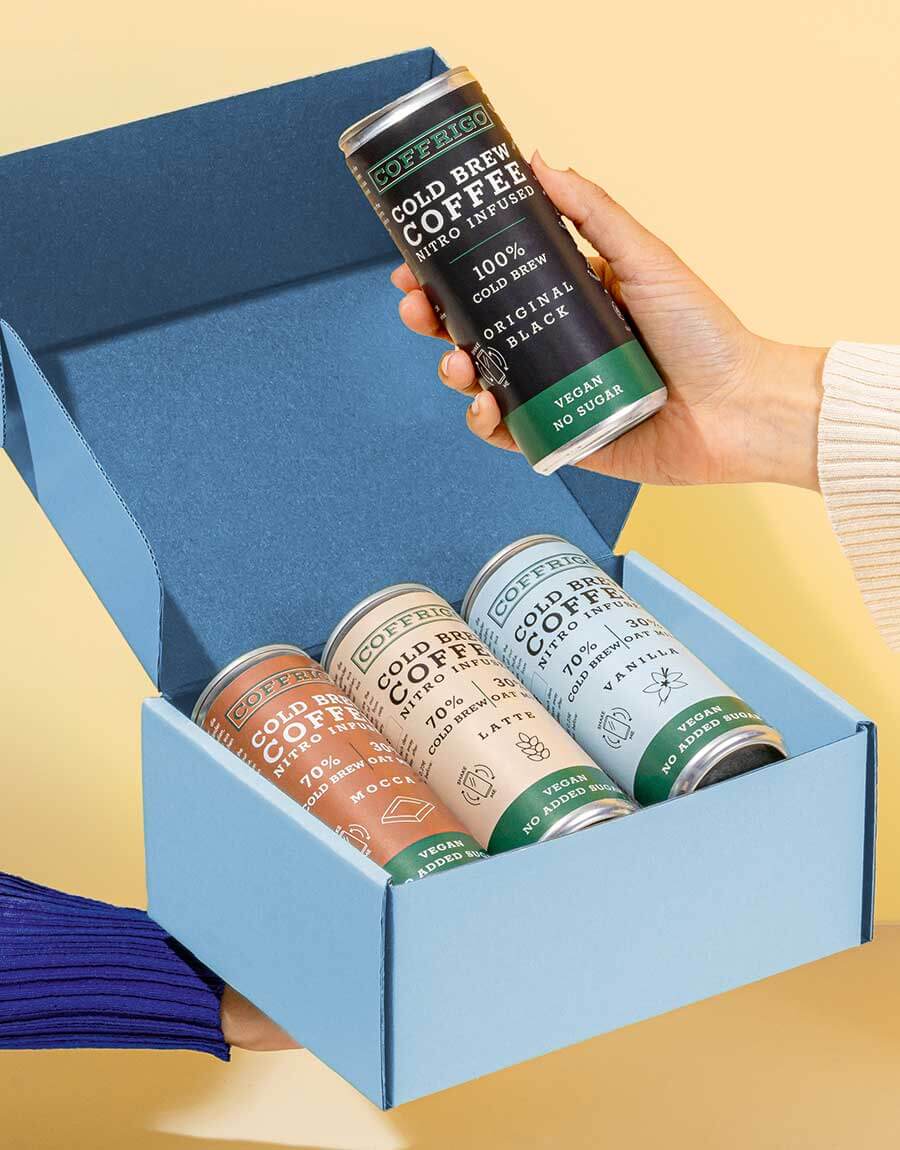 Probierpaket von COFFRIGO's Cold Brew Kaffee mit einer Dose je Sorte in einem Versandkarton